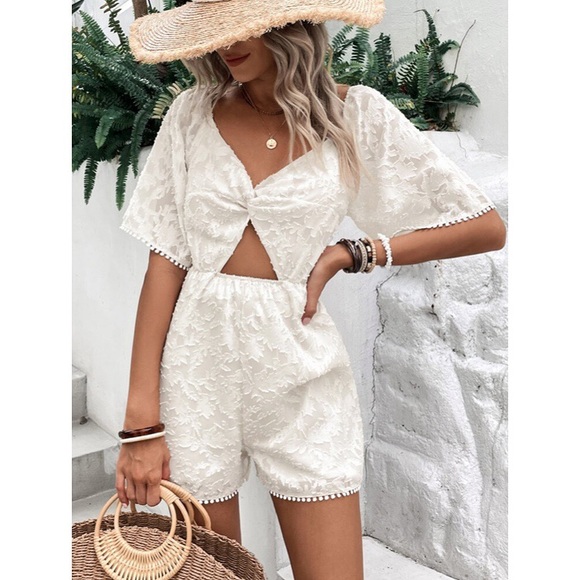 🐚 ELEGANT APRICOT CUT OUT ROMPER! - Picture 4 of 6